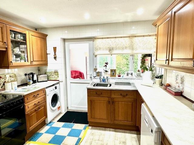 11 Hamilton kitchen.jpg