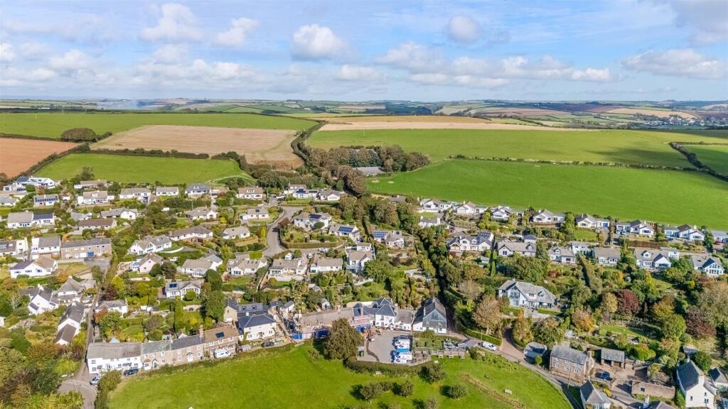 A27 - 10 Grenville Close, Stokenham - 250930.jpg