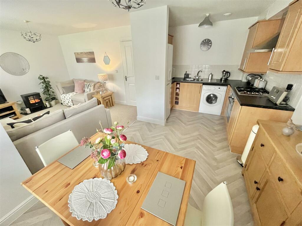 Dining Kitchen Aspect 3