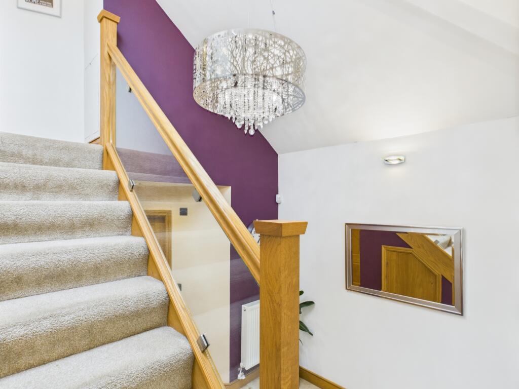 CAM03729G0-PR0082-STILL024