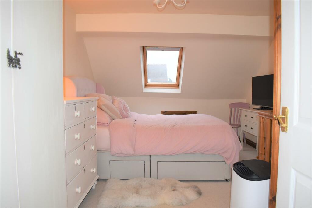 bedroom12.jpg