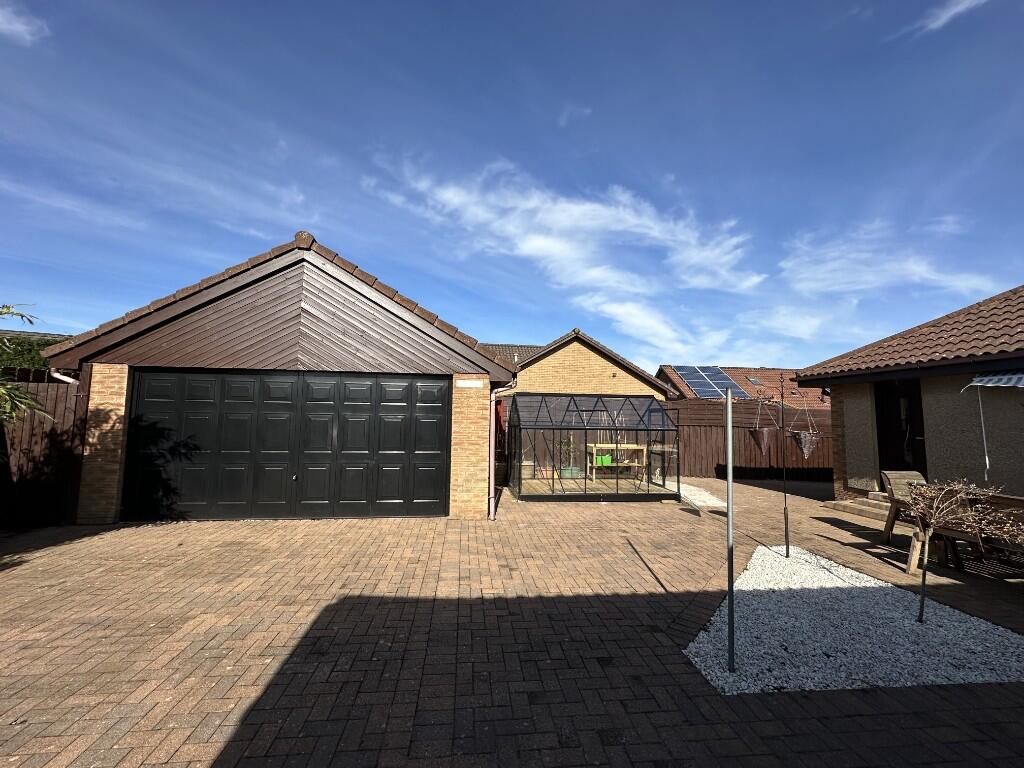 Garage/Rear Garden