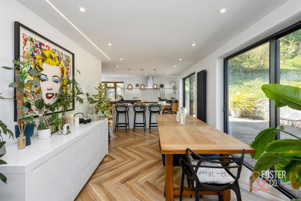 Honeysuckle Close, 1-015.JPG