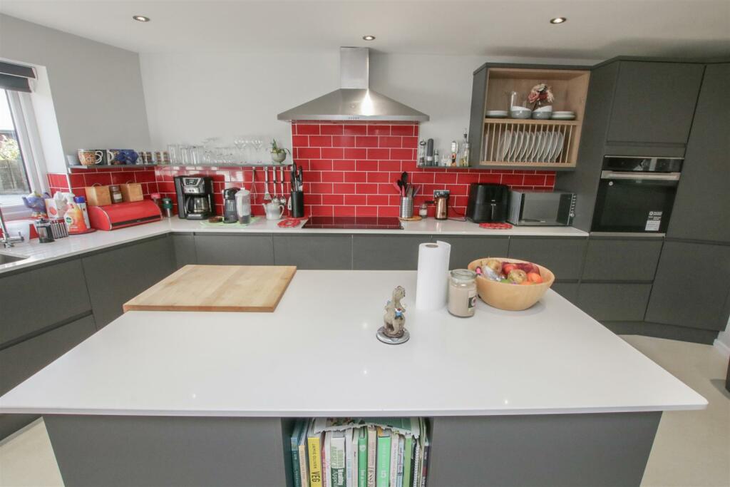 OPEN PLAN ISLAND KITCHEN