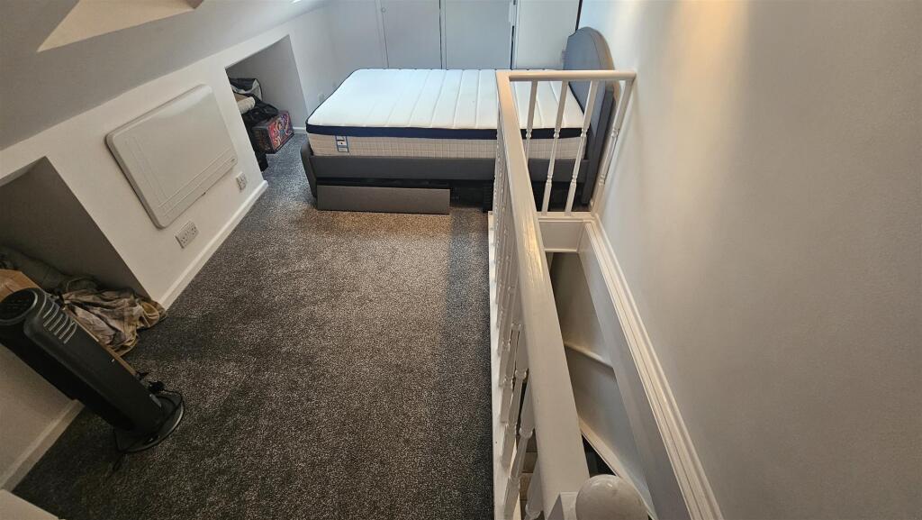 redwood bedroom 17.jpg