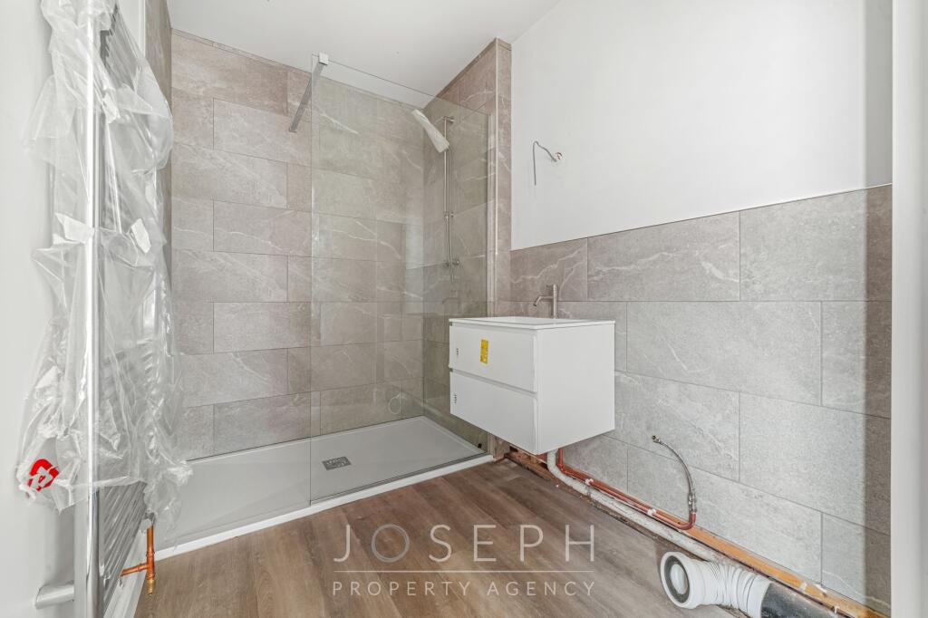 Ipswich Road, Holbrook, IP9