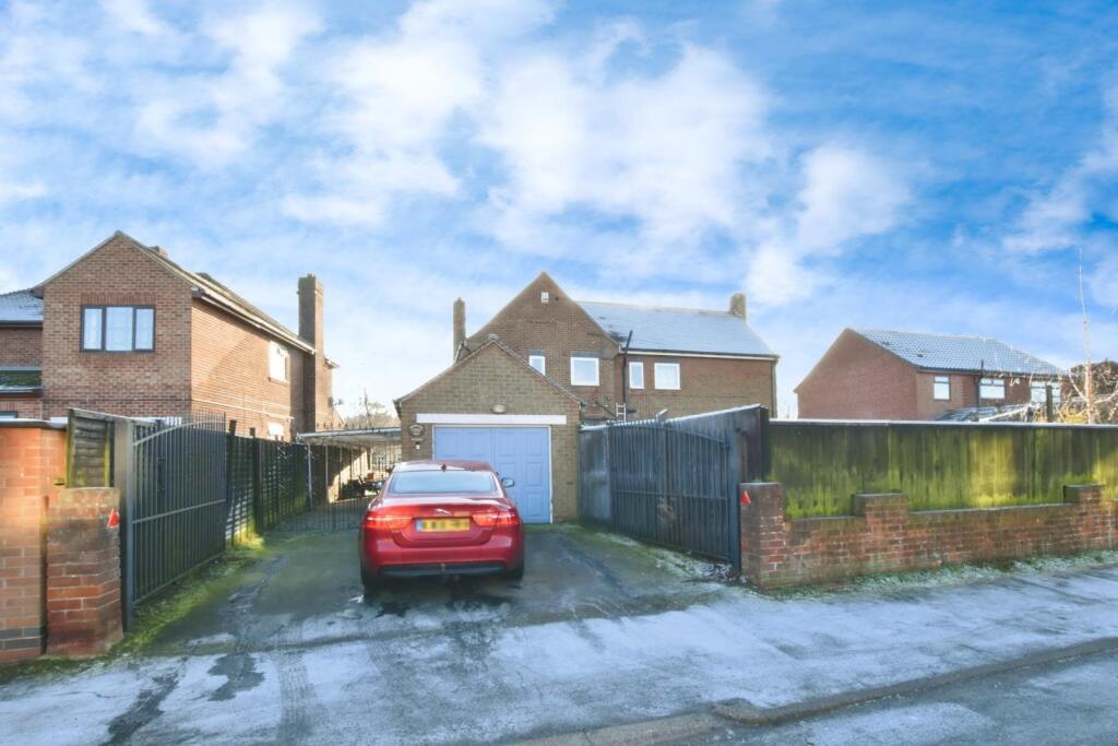 Off road parking &amp; Garage