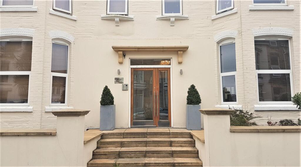 Flat 6, 10-12 Tolcarne Road