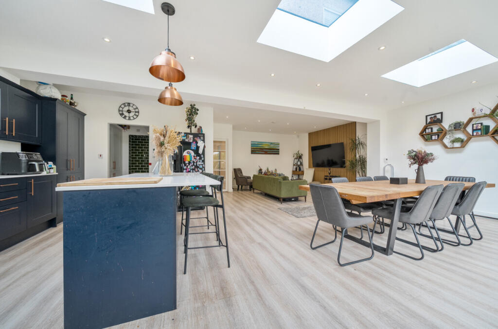 1369092-24-68f25b...