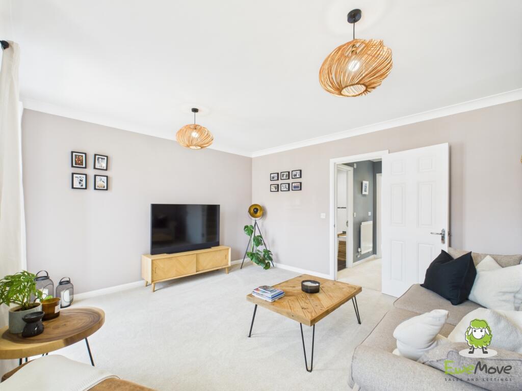 EweMove Basingstoke Estate Agents 21 Gaiger Avenue