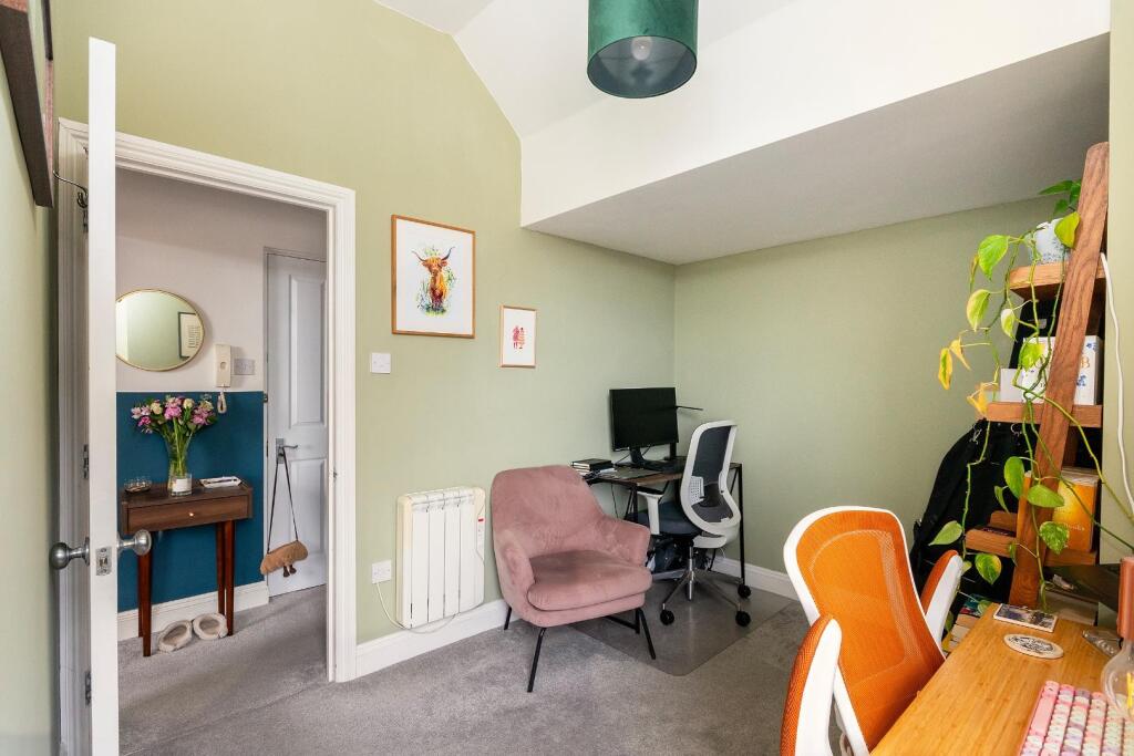 FK8HRD - Bedroom A.jpg