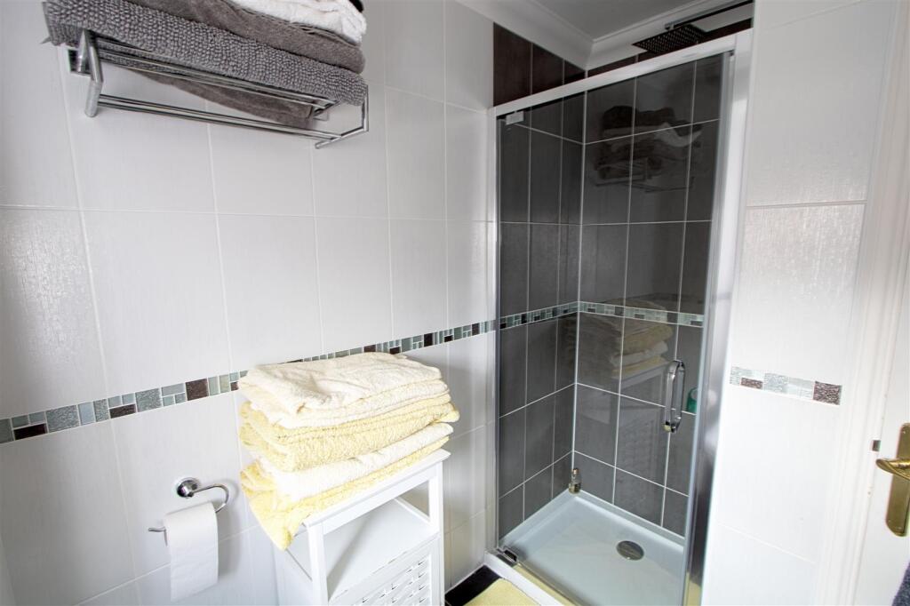 ENSUITE m.jpg
