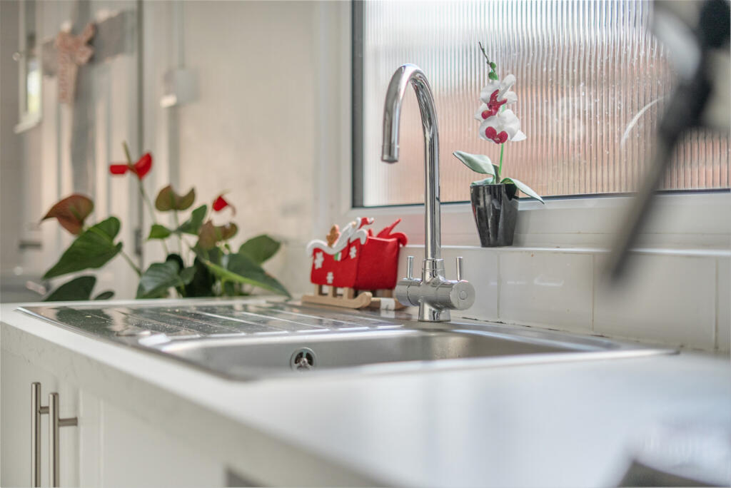 1382531-10-691ef3...