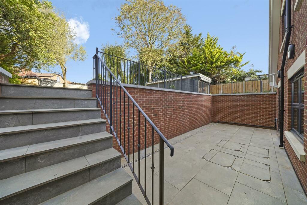 Flat 2 - 7, Sudbury Hill Close ,  - M7VGo80Ia35EIp