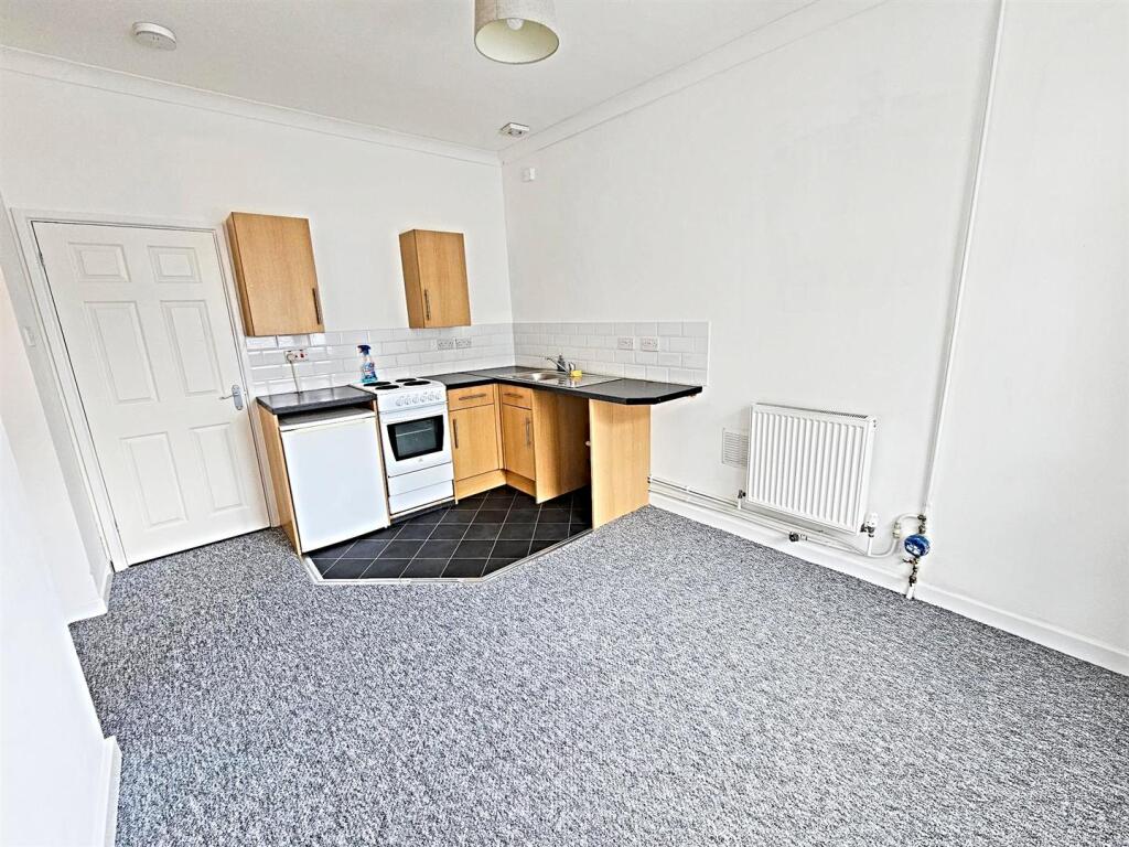 Open plan lounge/kitchen