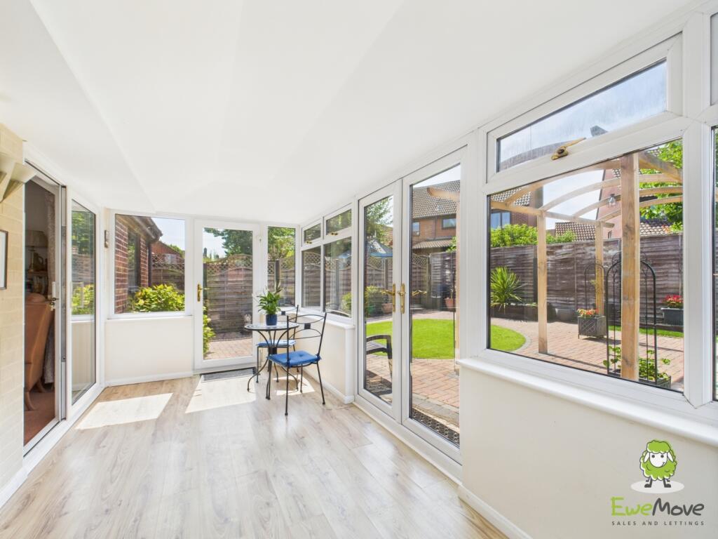 EweMove Estate Agents Basingstoke - 14 Lambs Row