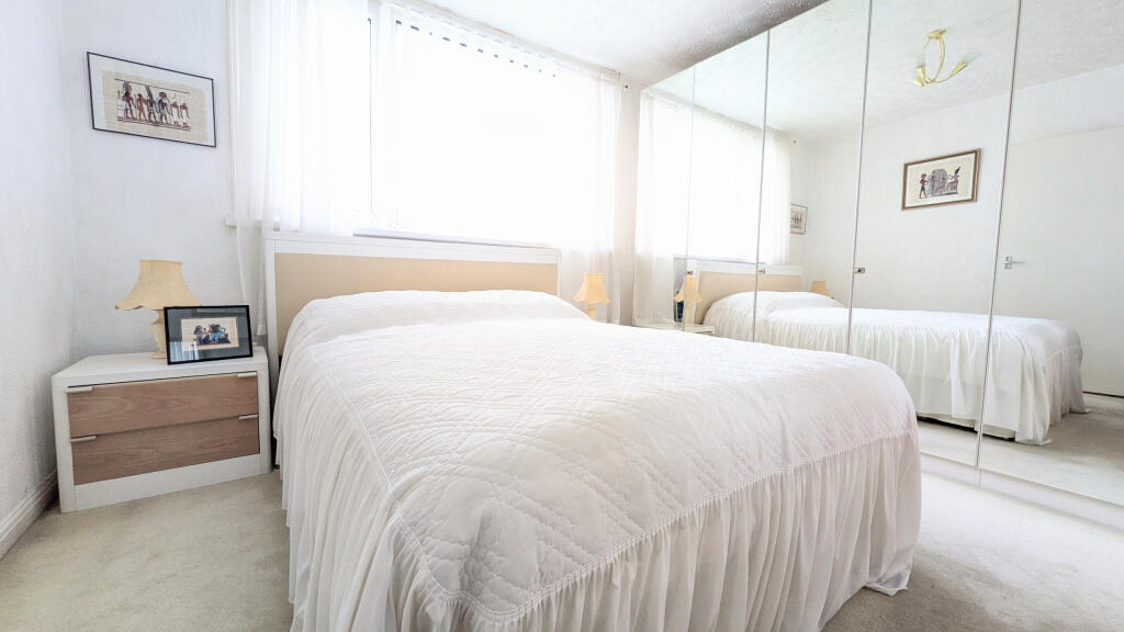 PXL_20251205_112327605.MP~2