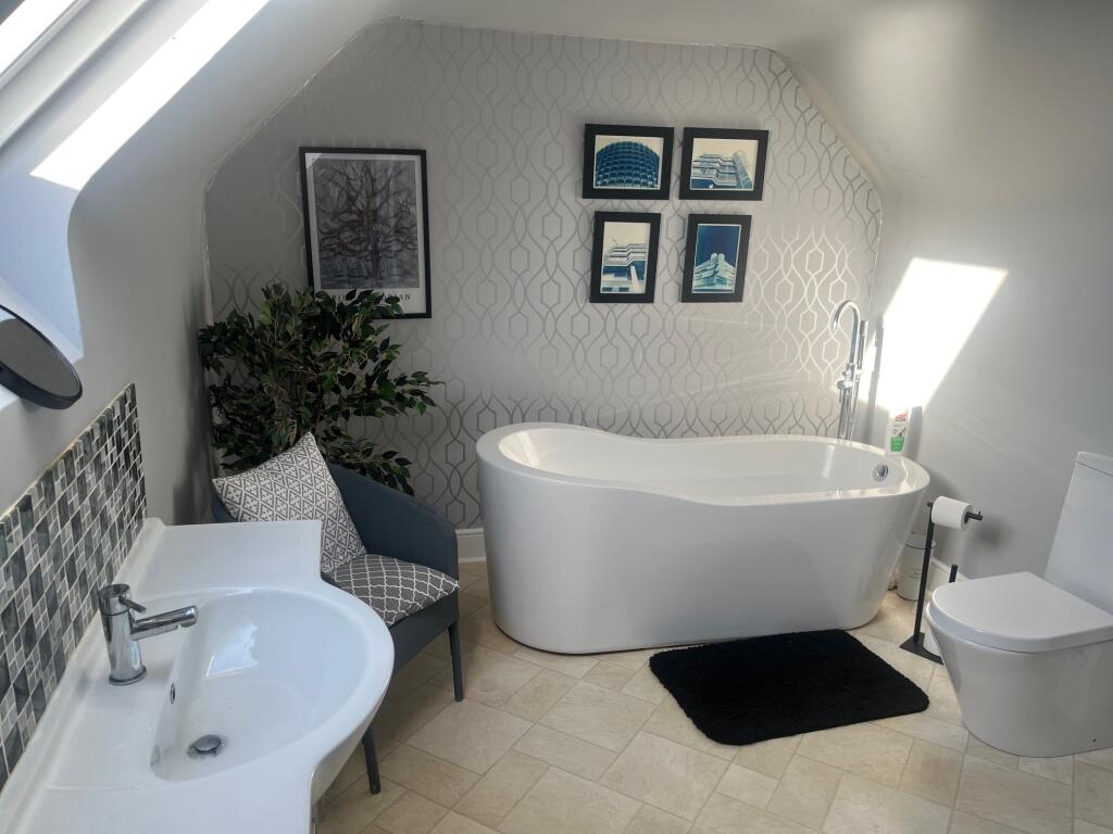 18 2 T202509031626.jpg