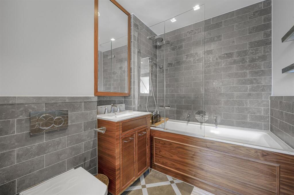 bathroom1.jpg