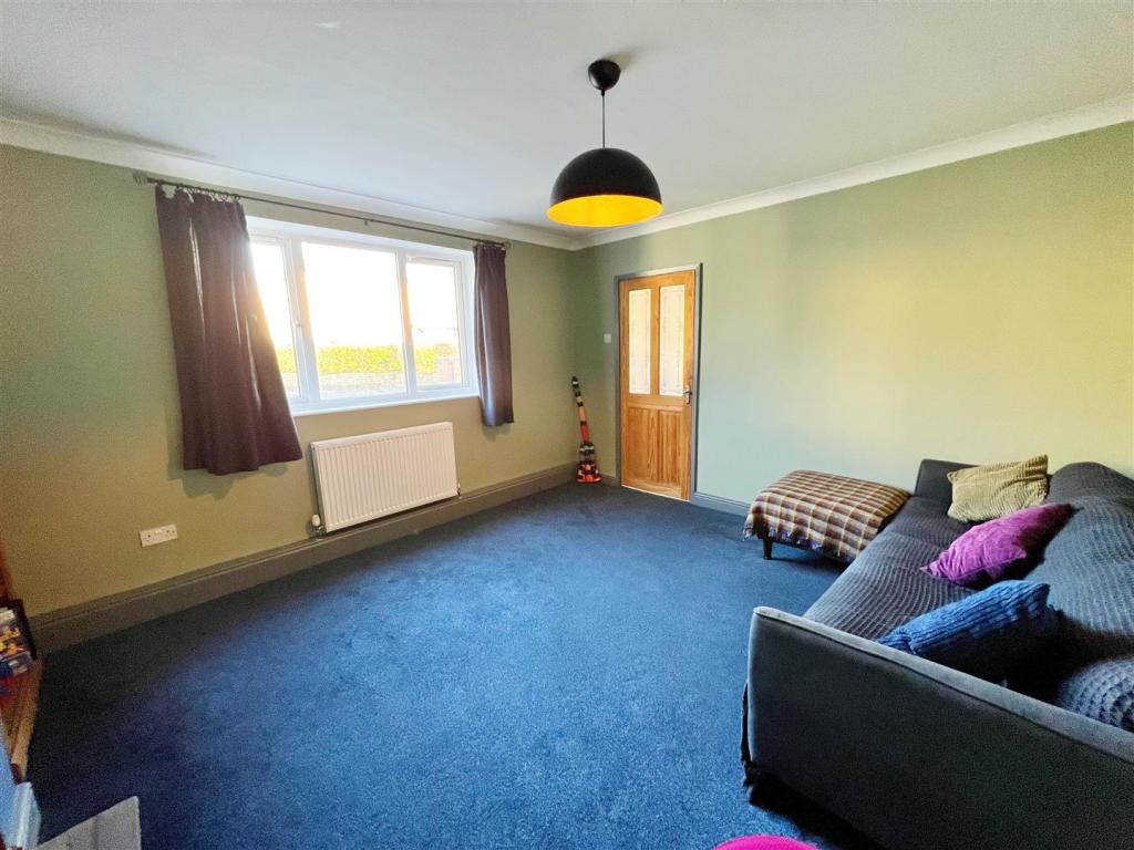 Lounge 3.jpg