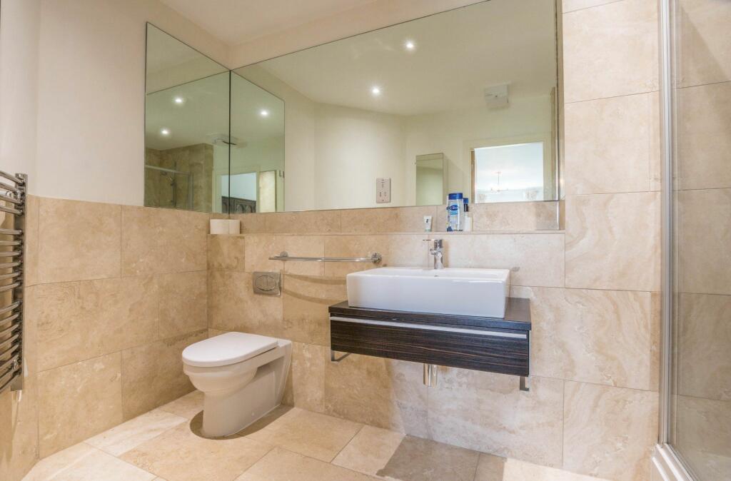 EN SUITE