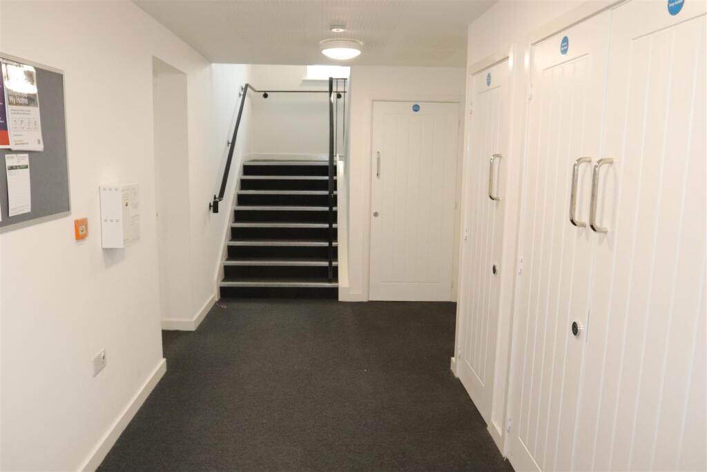 COMMUNAL ENTRANCE