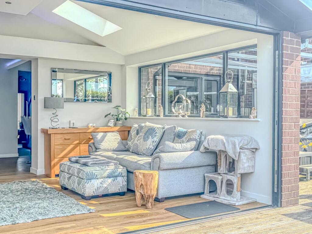 Kitchen / Diner / Living Area