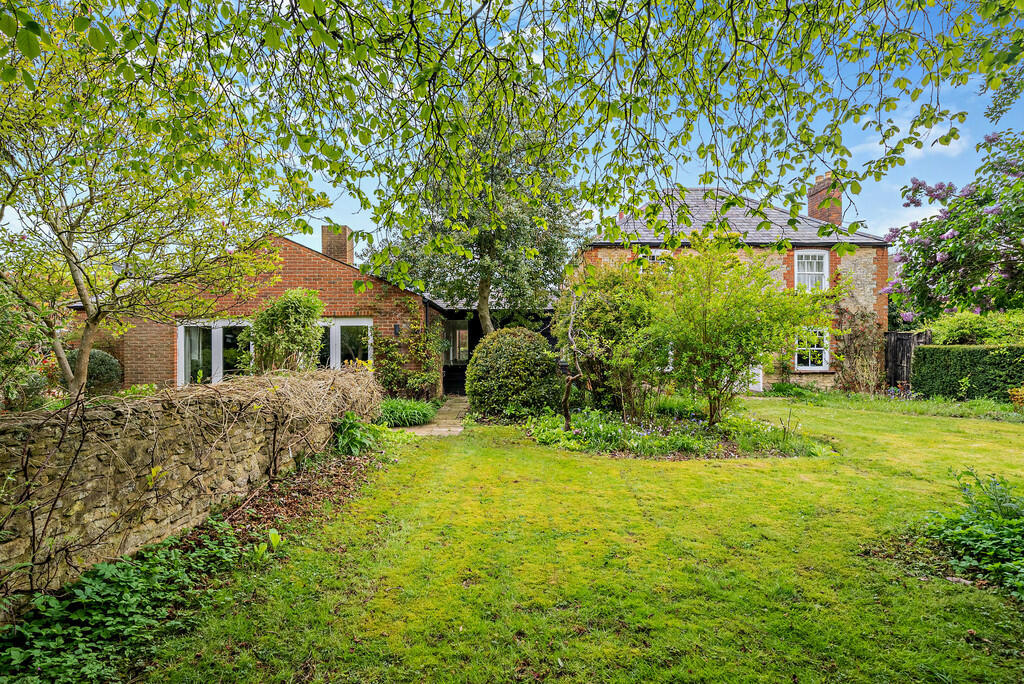 8593269-exterior2...