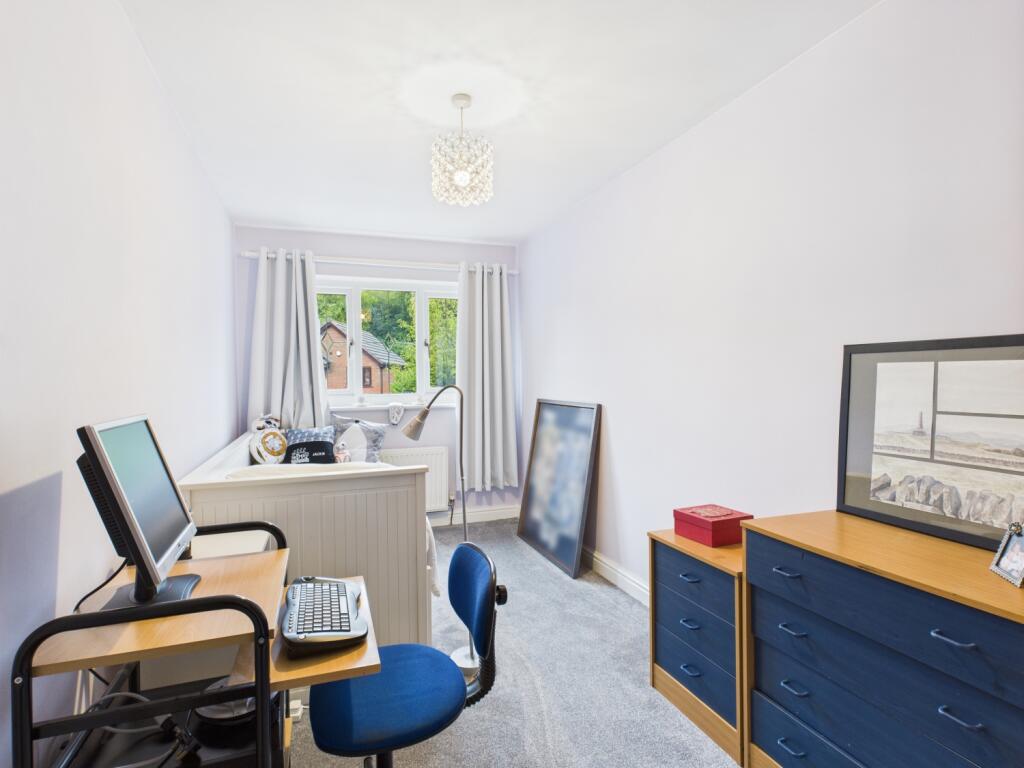 CAM03729G0-PR0110-STILL028