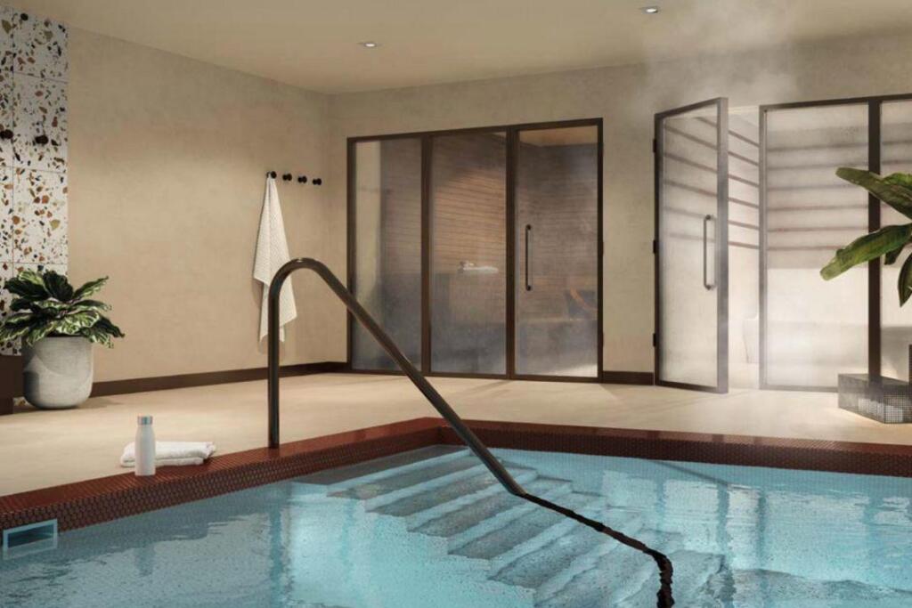 Royal Eden Docks Amenities (2).jpg