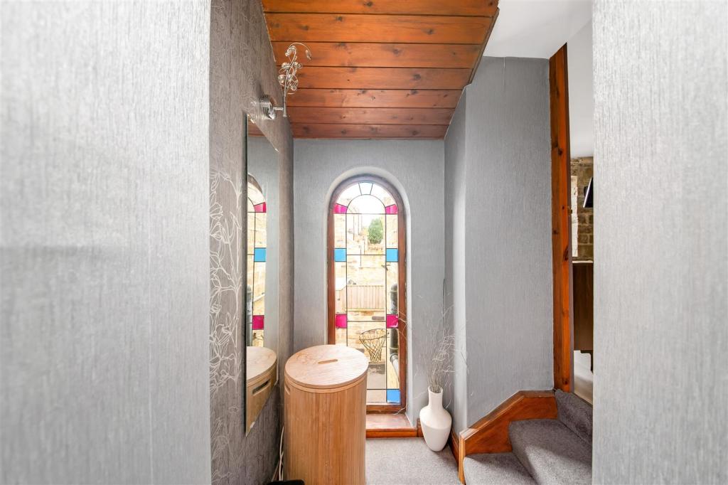 FIRST FLOOR LANDING