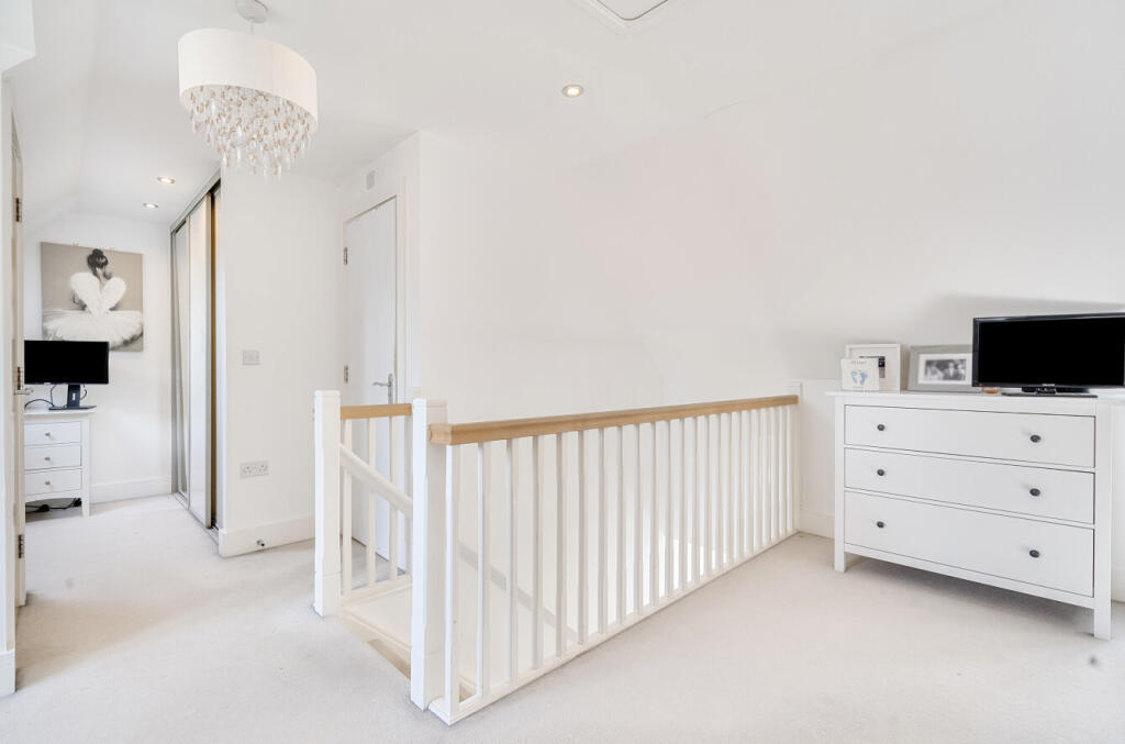 1354096-5-68c963e...