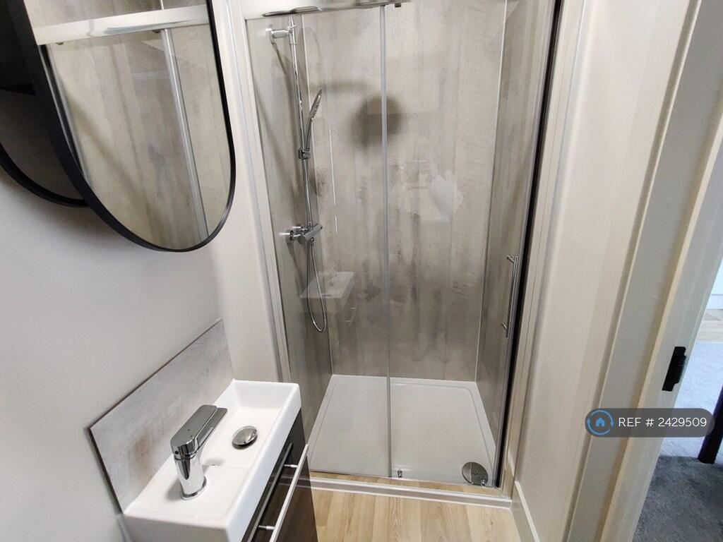 Room 4 - Ensuite + Kitchenette