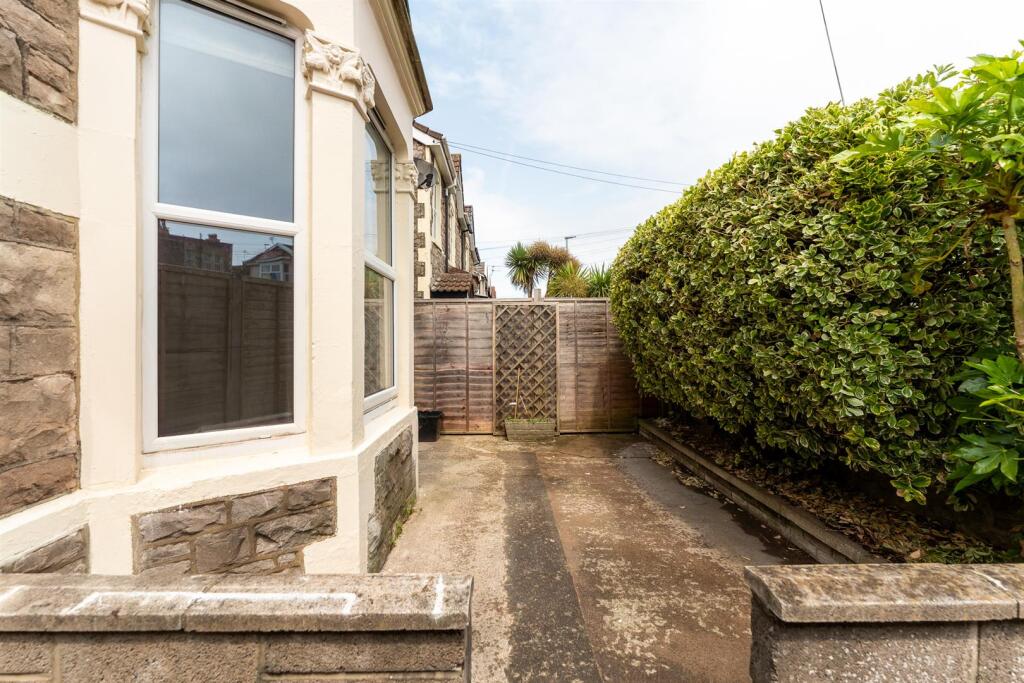 Front Garden.jpg