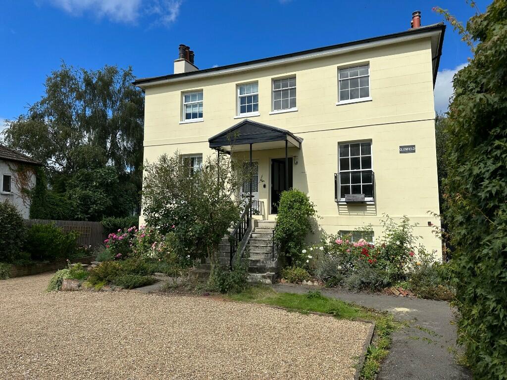 Portsmouth Road, Esher, Surrey, KT10 9AD