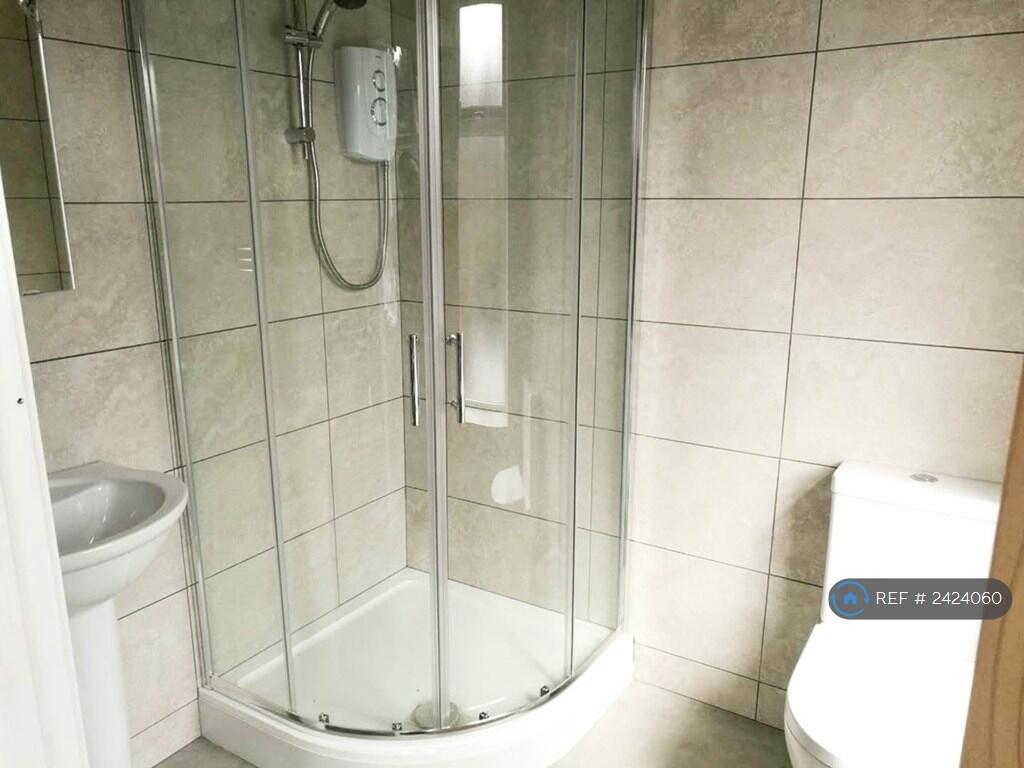 Master Bed Room En Suite Shower