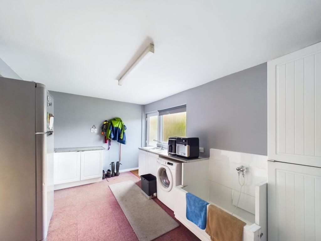 CAM02195G0-PR0056-STILL032