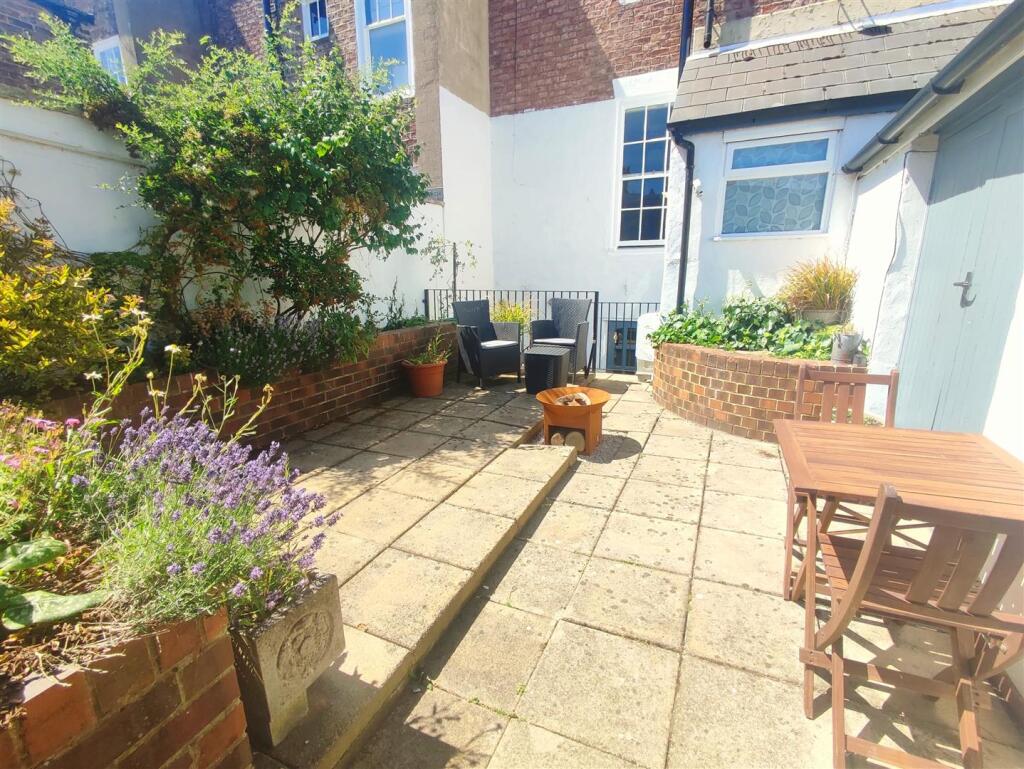 8 Banks Courtyard 1.jpg