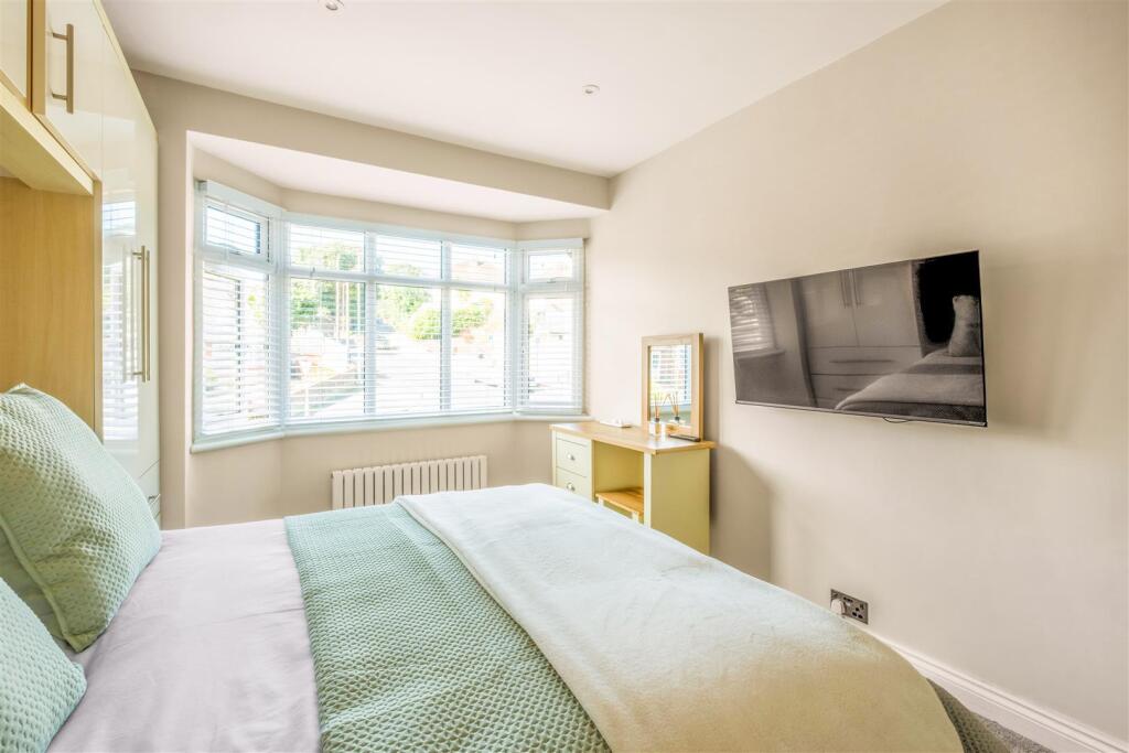 1 windlesham Close-20.jpg