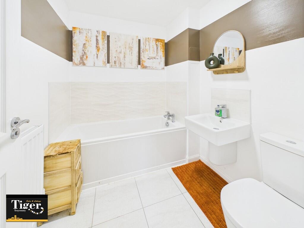 CAM02176G0-PR0684...