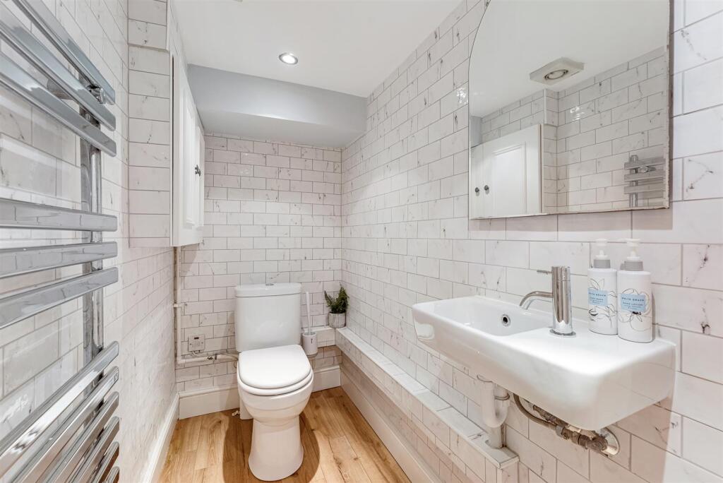 LGF WC