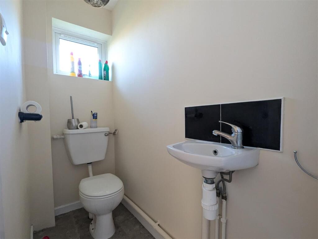 11 Parkwoon Close - W/C