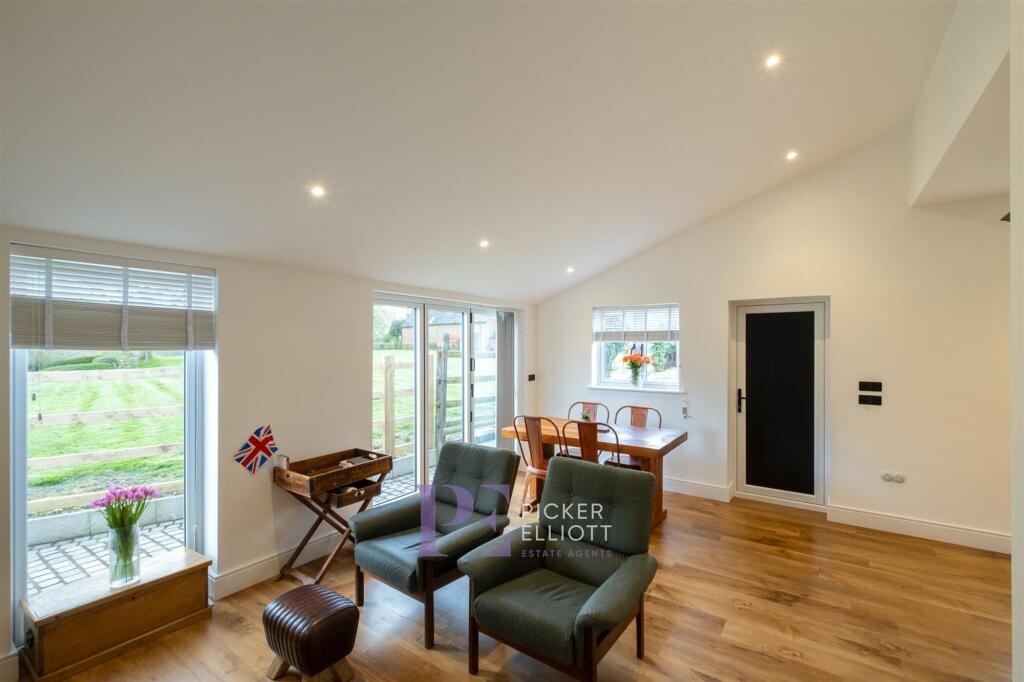 Living Kitchen/Dining Room