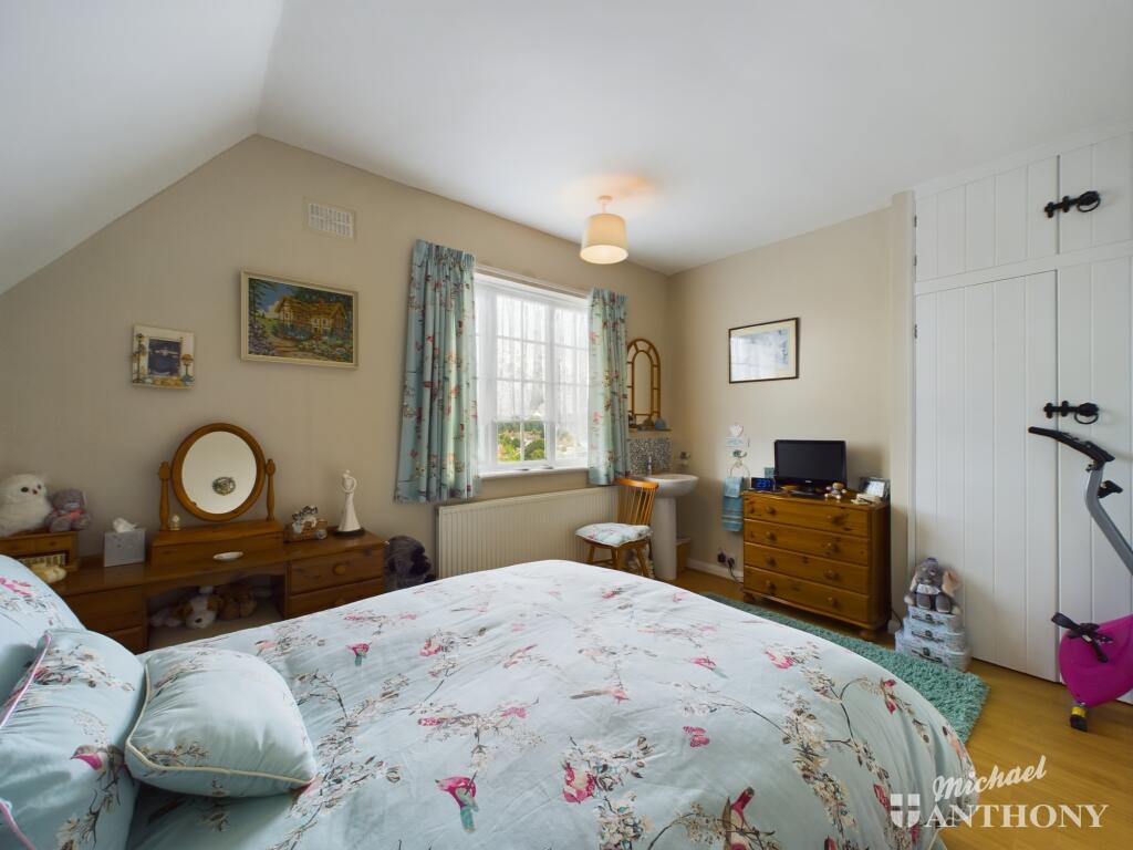 CAM02773G0-PR0132-STILL002