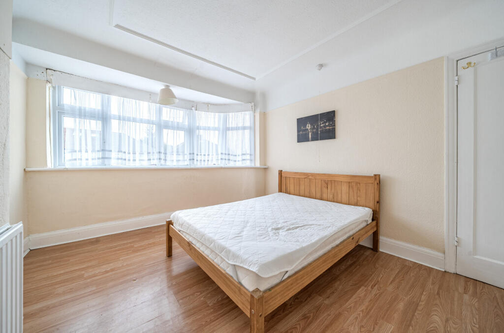 1380703-3-6913418...