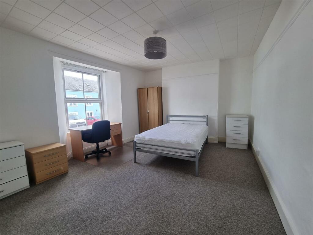 BEDROOM 1.jpg