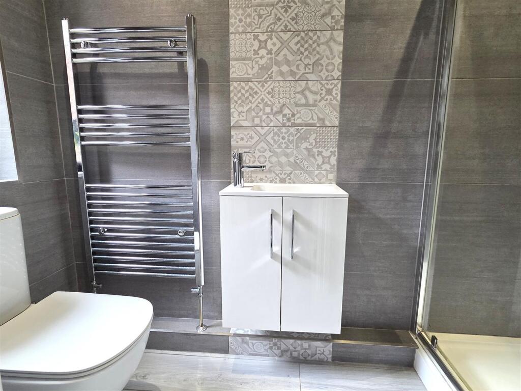 SHOWER ROOM/WC
