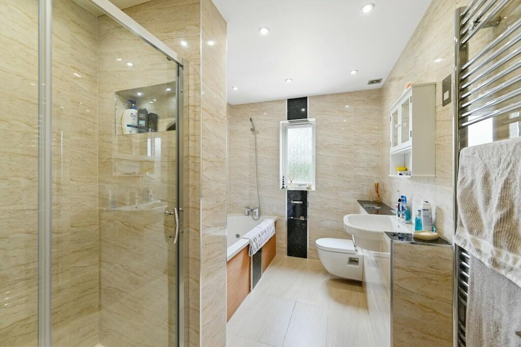 Davidson Frost-Wellings, DFW, Heathfield Road, Bus