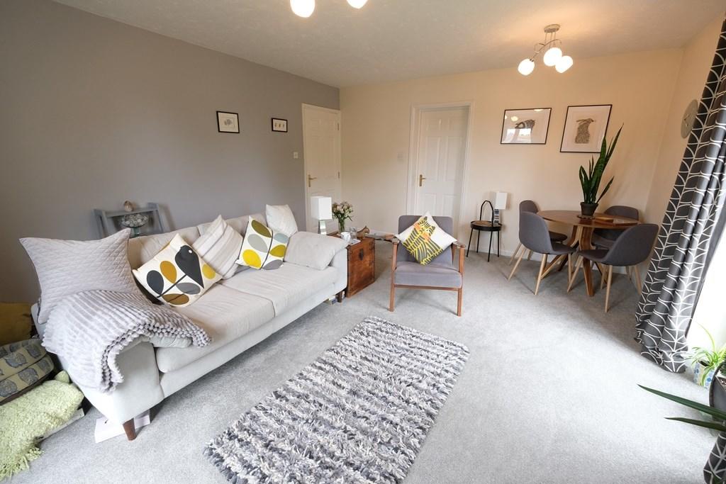 SITTING/DINING ROOM
