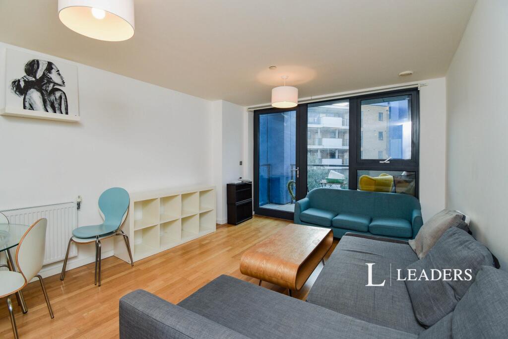 Living Room / Balcony